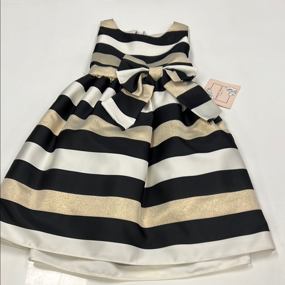 Black and White Fit and Flare Sleeveless Dress brand new w tags